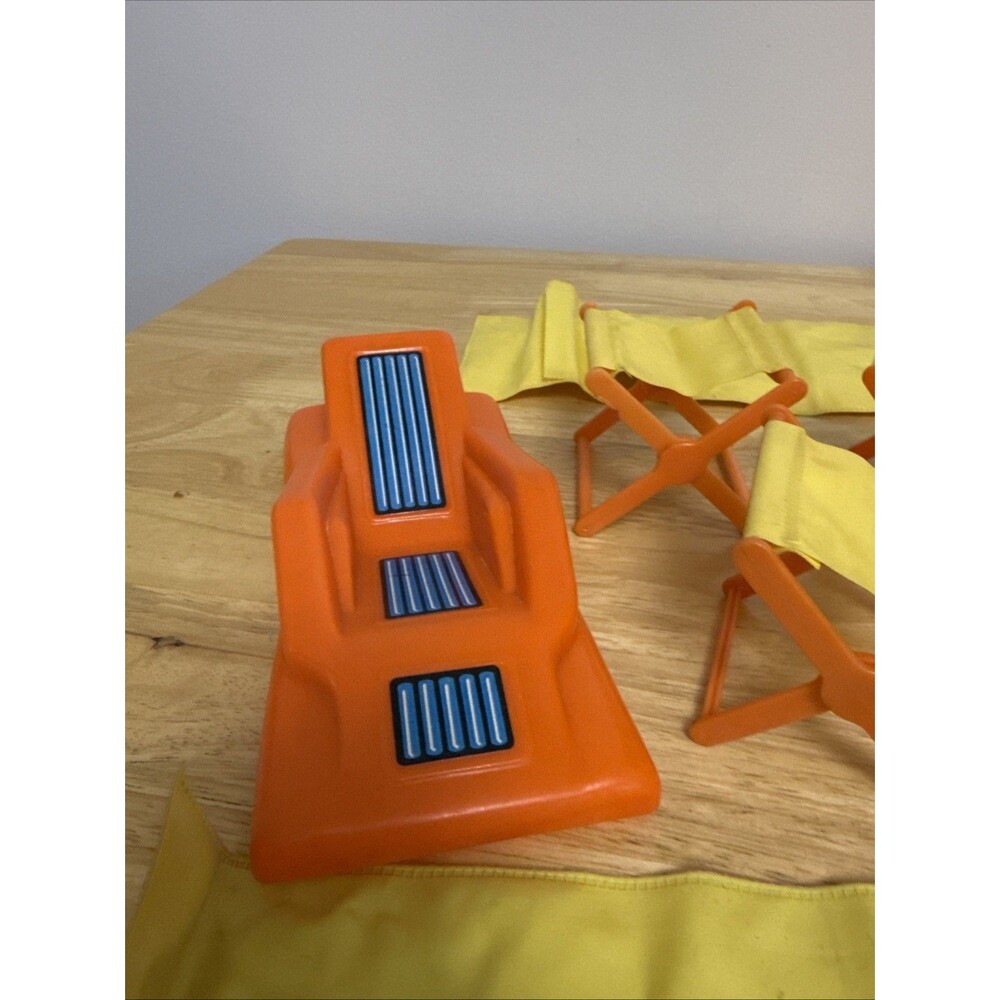 Vtg Barbie Orange & Yellow Camping Out Chairs Sleeping Bags Chaise Lounge - Picture 2 of 12